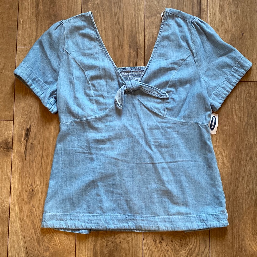 Old Navy blue chambray top size Large